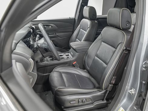 Used 2023 Chevrolet Traverse Premier image 15