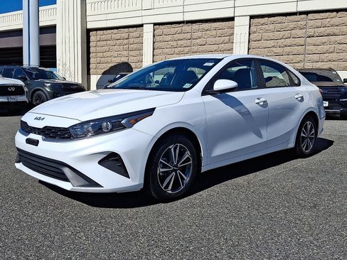 Certified 2023 Kia Forte LXS image 1