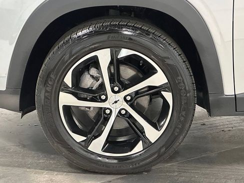 Used 2024 Chevrolet Trax RS FWD image 34