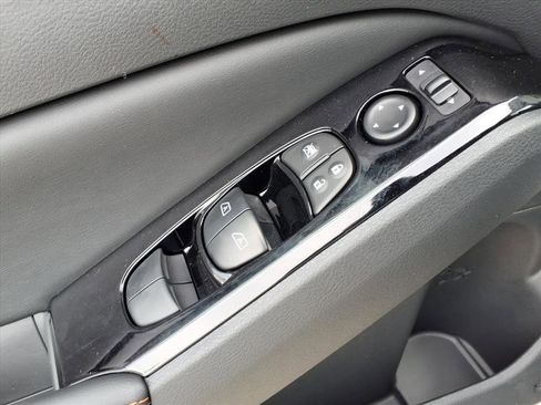 New 2025 Nissan Altima 2.5 SR image 18