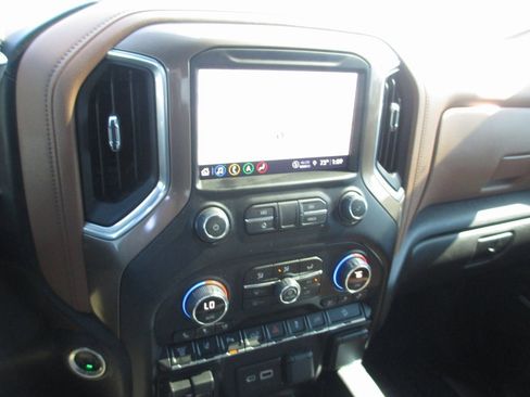 Used 2022 Chevrolet Silverado 2500 High Country w/ Z71 Off-Road Package image 30