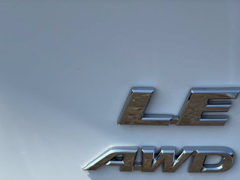Used 2020 Toyota RAV4 LE w/ Carpet Mat Package AWD/4WD image 26
