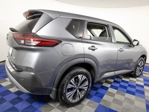 Used 2022 Nissan Rogue SV image 5