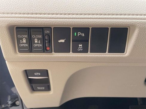 Certified 2025 Honda Odyssey Elite image 17