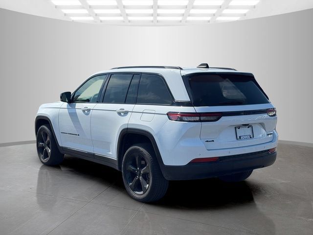 Certified 2024 Jeep Grand Cherokee Limited w/ Black Appearance Package AWD/4WD image 5