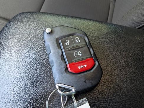 Used 2023 Jeep Gladiator Sport image 38