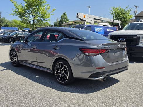 Used 2025 Nissan Sentra SR w/ SR Premium Package FWD image 5