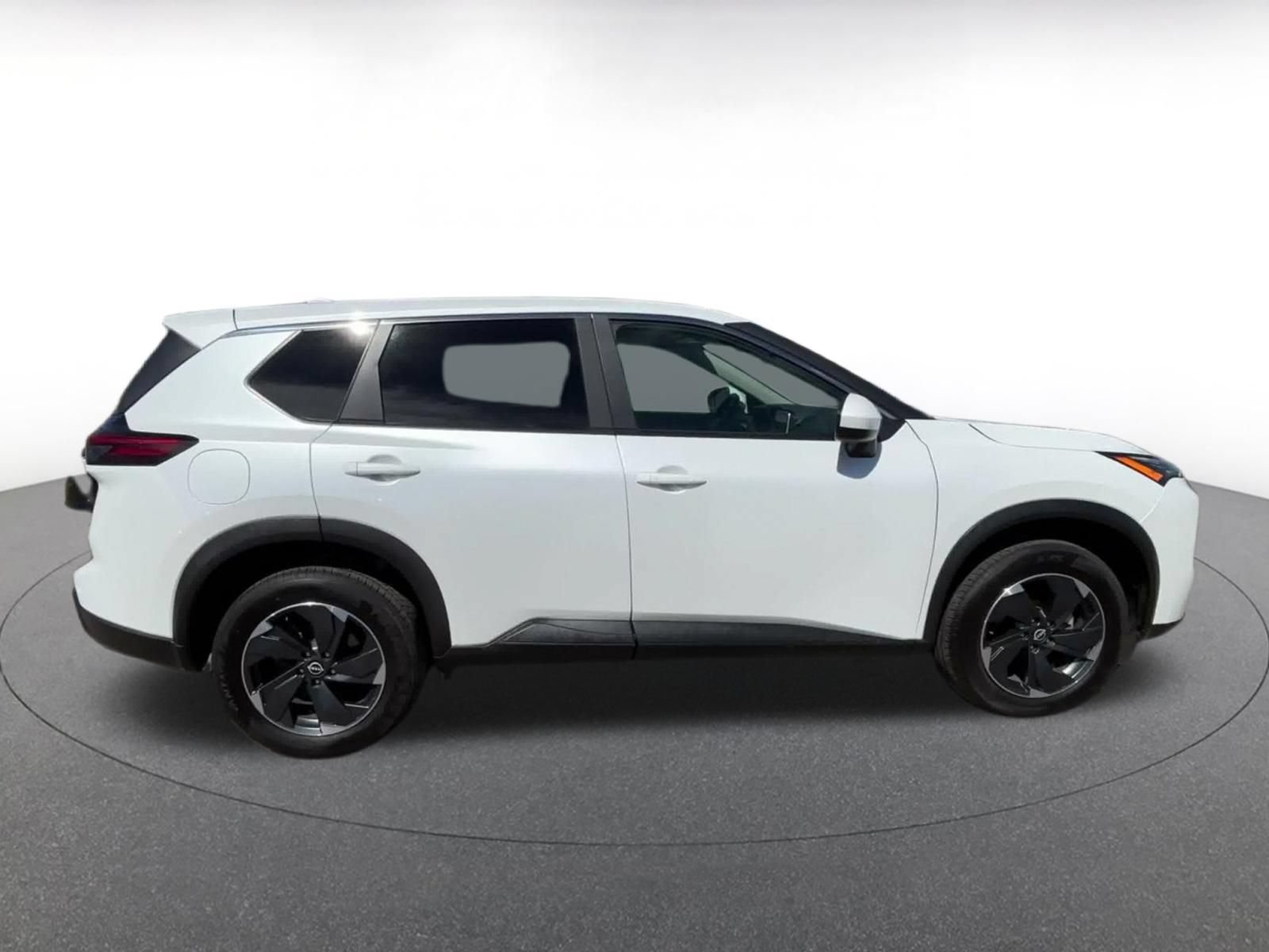 Used 2025 Nissan Rogue SV AWD/4WD image 15
