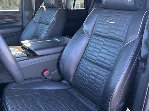 Used 2023 Cadillac Escalade Sport Platinum w/ LPO, ONYX Package image 9