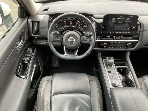 Used 2024 Nissan Pathfinder SL w/ Black Appearance Package AWD/4WD image 15