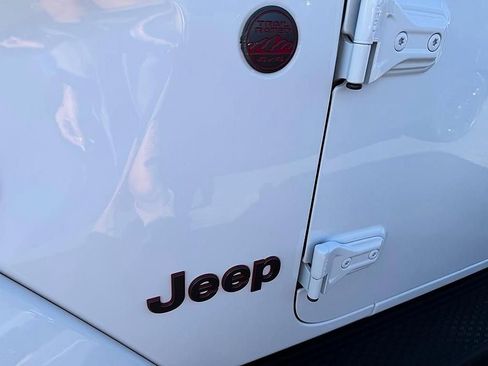 Used 2020 Jeep Gladiator Rubicon AWD/4WD image 9