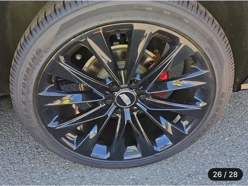 Used 2025 Cadillac Escalade ESV V w/ LPO, ONYX Package AWD/4WD image 17