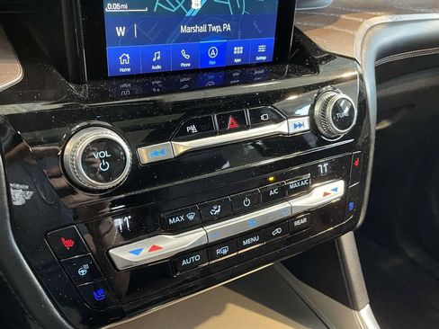 Used 2021 Ford Explorer Platinum w/ Equipment Group 601A AWD/4WD image 31