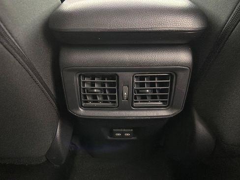 Used 2025 Toyota RAV4 XLE AWD/4WD image 18