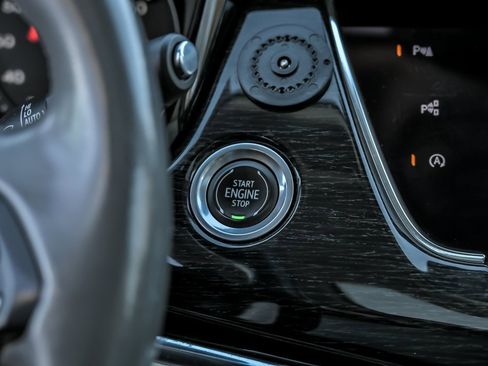 Used 2023 Cadillac XT6 Premium Luxury w/ Technology Package image 22