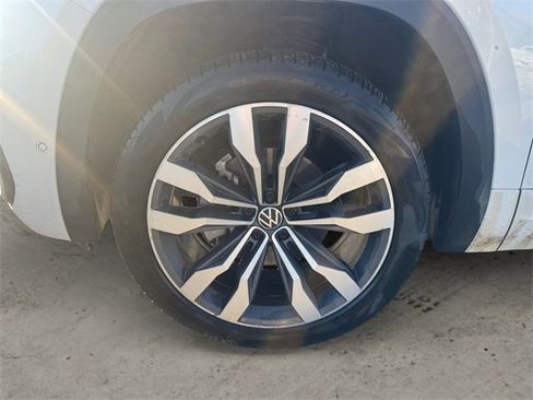 Used 2022 Volkswagen Atlas Cross Sport SEL Premium R-Line image 10