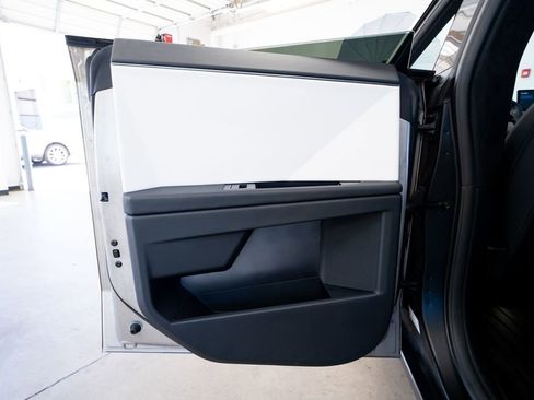 Used 2024 Tesla Cybertruck AWD Crew Cab image 36