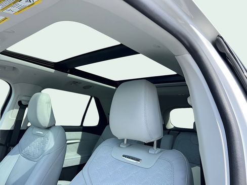 Used 2025 Ford Explorer Platinum w/ LUX Leather Package AWD/4WD image 11