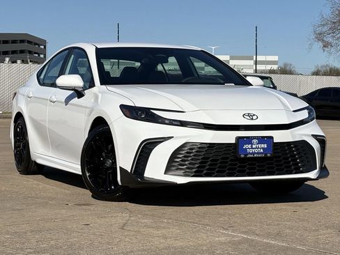 Certified 2026 Toyota Camry SE image 2