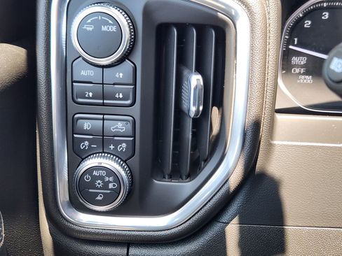 Used 2021 GMC Sierra 1500 SLT w/ SLT Convenience Package AWD/4WD image 18