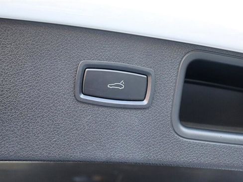 Used 2018 Porsche Macan S image 40