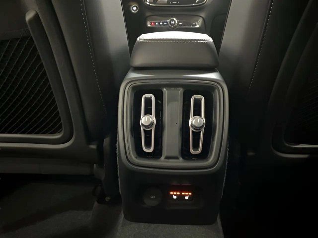 Used 2025 Volvo XC40 B5 Plus AWD/4WD image 68