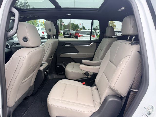 Used 2026 GMC Acadia Elevation w/ Elevation Premium Package FWD image 16