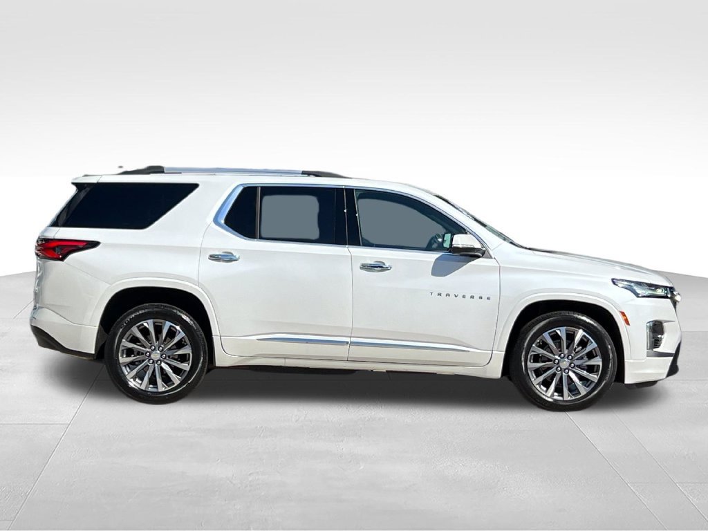 Used 2023 Chevrolet Traverse Premier FWD image 4