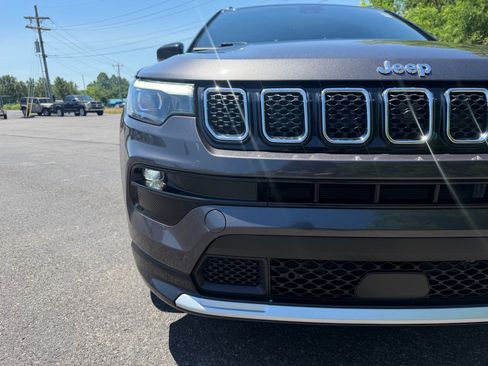 Used 2023 Jeep Compass Limited w/ Elite Group AWD/4WD image 6