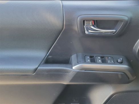 Used 2020 Toyota Tacoma TRD Sport image 18