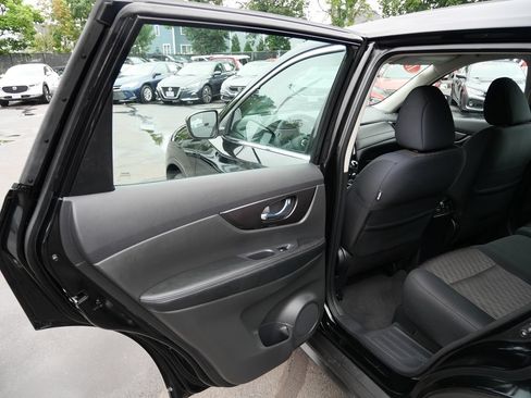Used 2018 Nissan Rogue S AWD/4WD image 28
