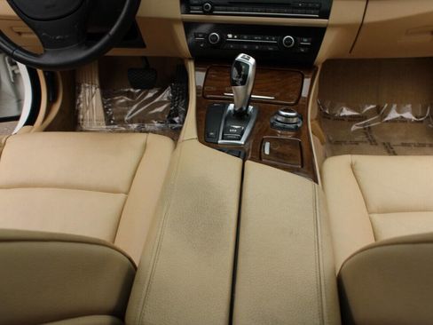 Used 2011 BMW 535i xDrive Sedan image 19