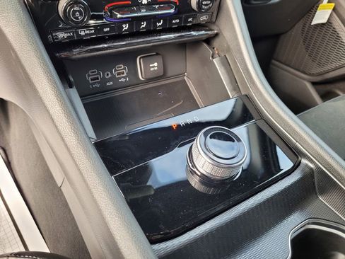 New 2025 Jeep Grand Cherokee L Altitude image 16