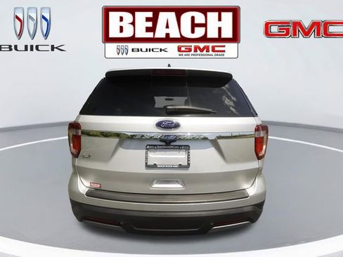 Used 2019 Ford Explorer XLT FWD image 4