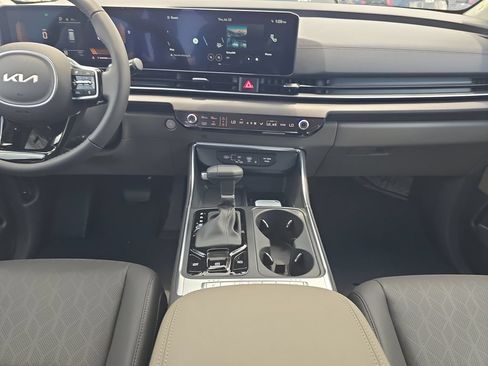 New 2026 Kia Carnival EX FWD image 15