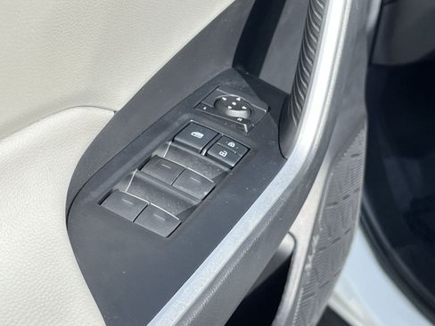 Used 2022 Toyota RAV4 XLE w/ Convenience Package AWD/4WD image 12