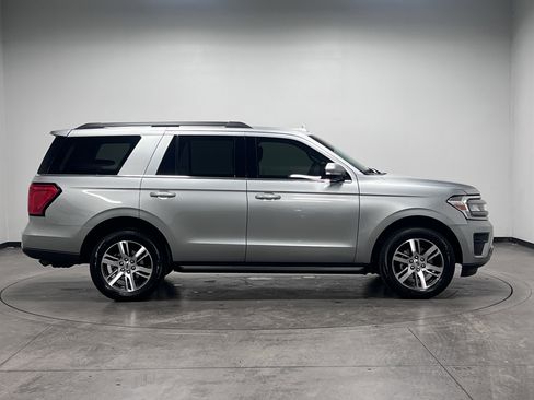 Used 2024 Ford Expedition XLT image 9
