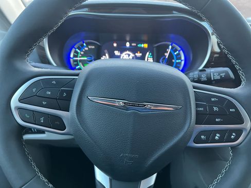 Used 2022 Chrysler Pacifica Limited image 14