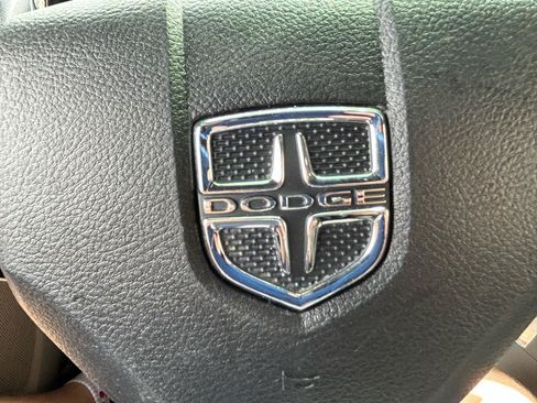 Used 2018 Dodge Grand Caravan SXT FWD image 19