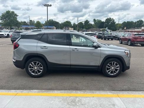 Used 2023 GMC Terrain SLT w/ LPO, Floor Liner Package FWD image 5
