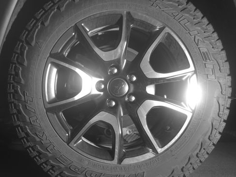 Used 2025 Jeep Compass Trailhawk AWD/4WD image 14