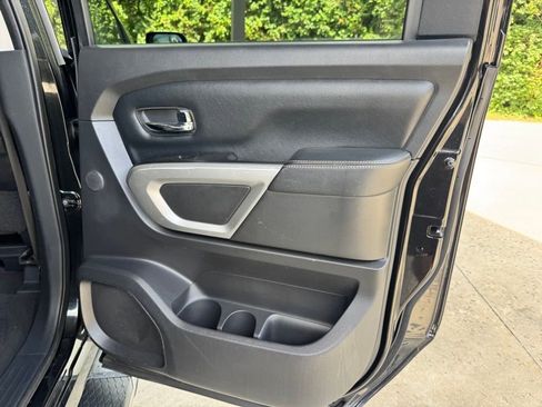 Used 2019 Nissan Titan SL image 15
