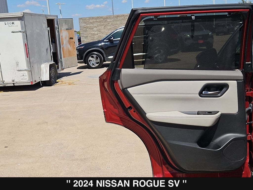 Used 2024 Nissan Rogue SV w/ SV Premium Package FWD image 18