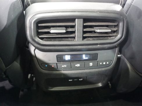 Used 2025 Honda Pilot Touring image 17