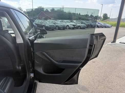 Used 2021 Tesla Model Y Long Range AWD/4WD image 14