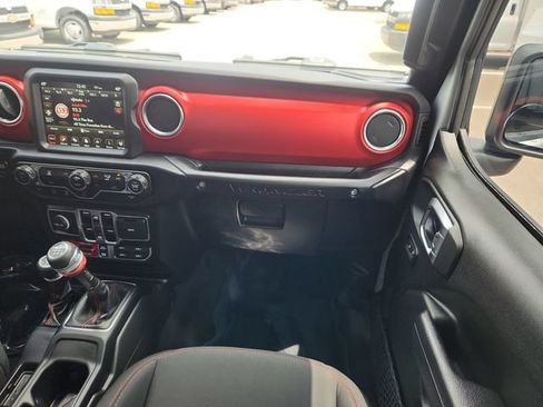 Used 2022 Jeep Wrangler Unlimited Rubicon w/ LED Lighting Group AWD/4WD image 25