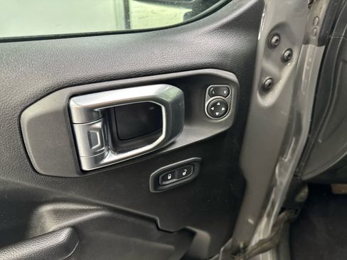 Used 2023 Jeep Wrangler Willys image 7