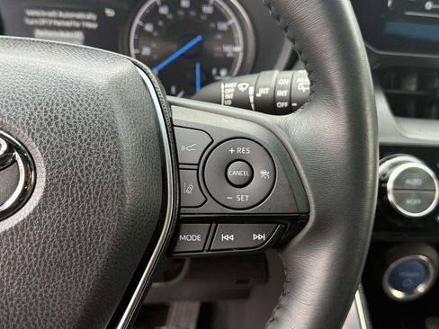 Used 2022 Toyota Venza XLE image 24