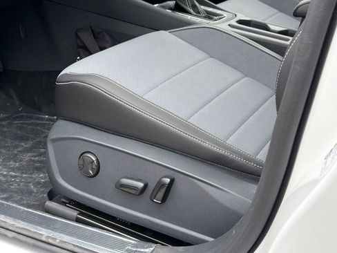 New 2026 Volkswagen Jetta SE FWD image 18