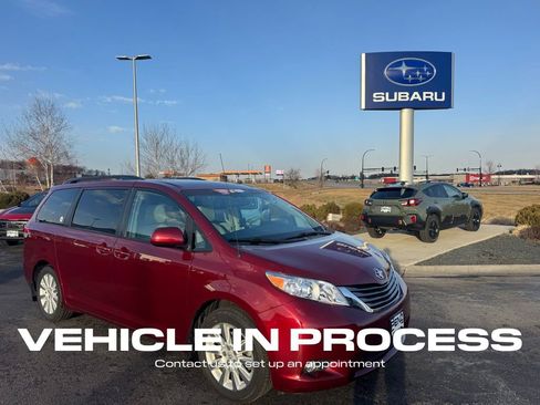 Used 2012 Toyota Sienna XLE image 1